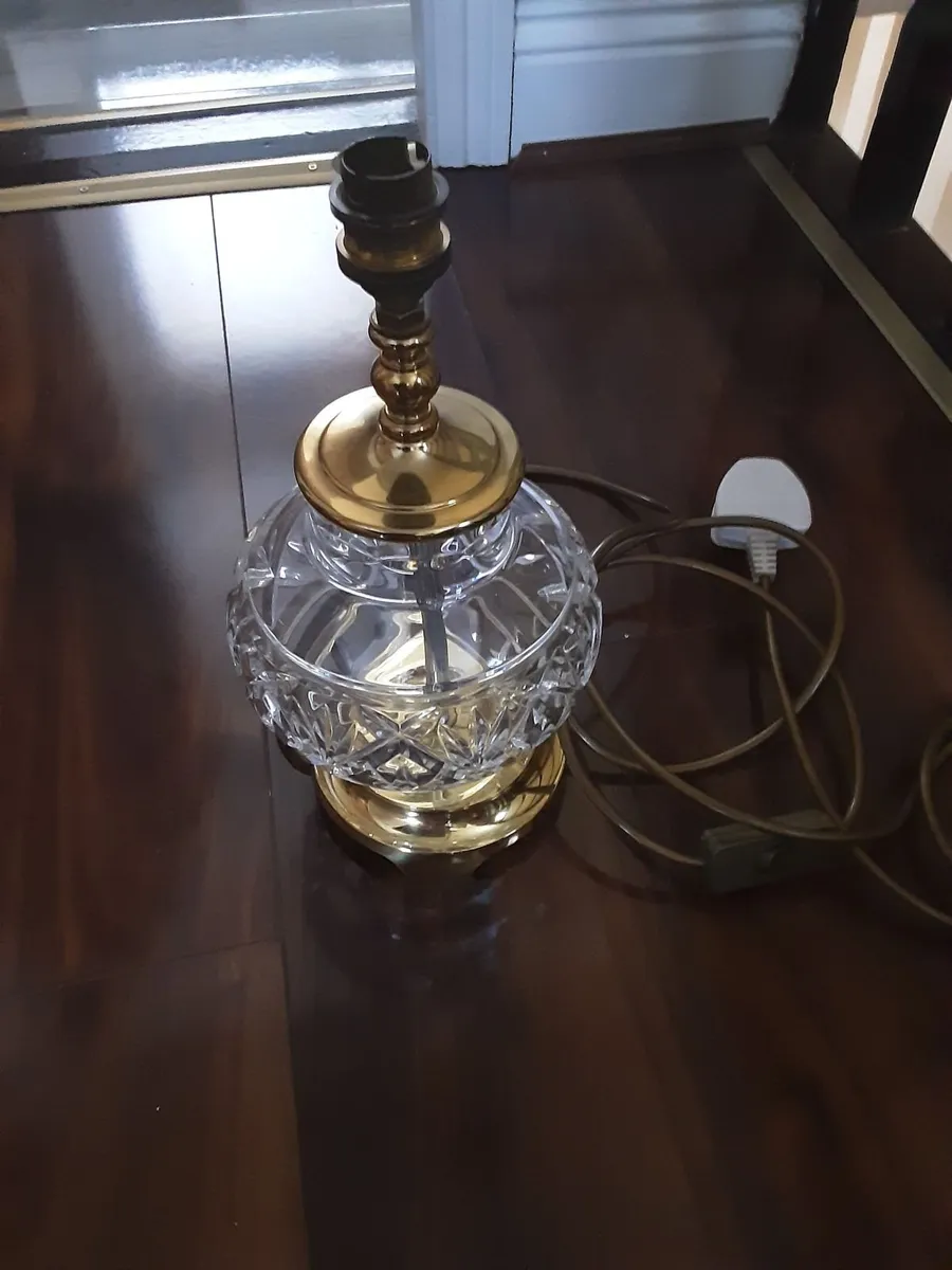 Detailed glass lamp with brass rim - Image 3