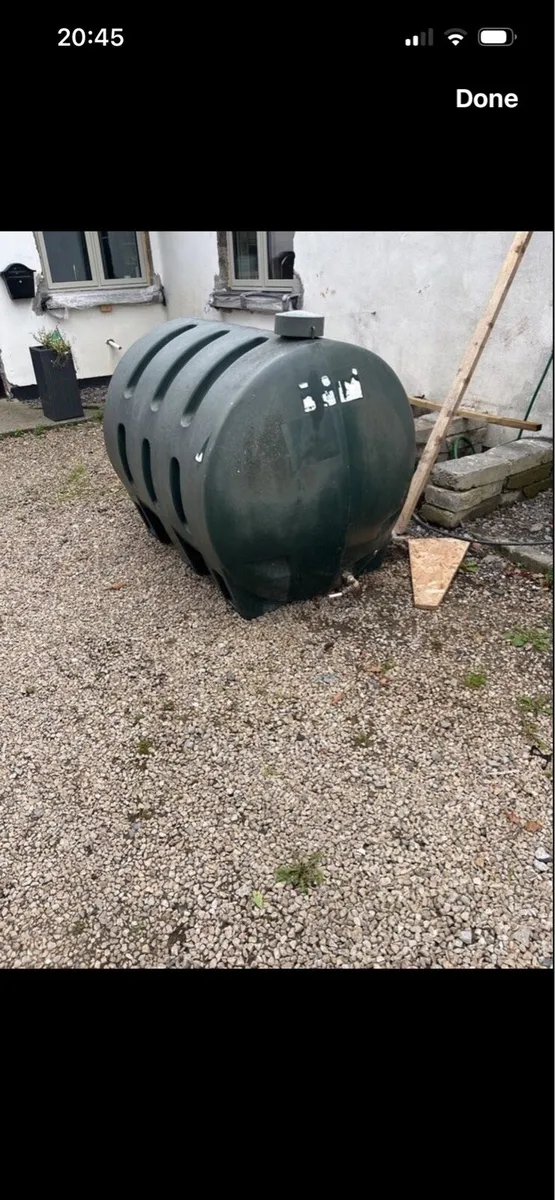 Oil tank - Image 1