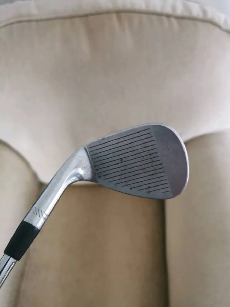 Titleist 52 degree am 7 - Image 2