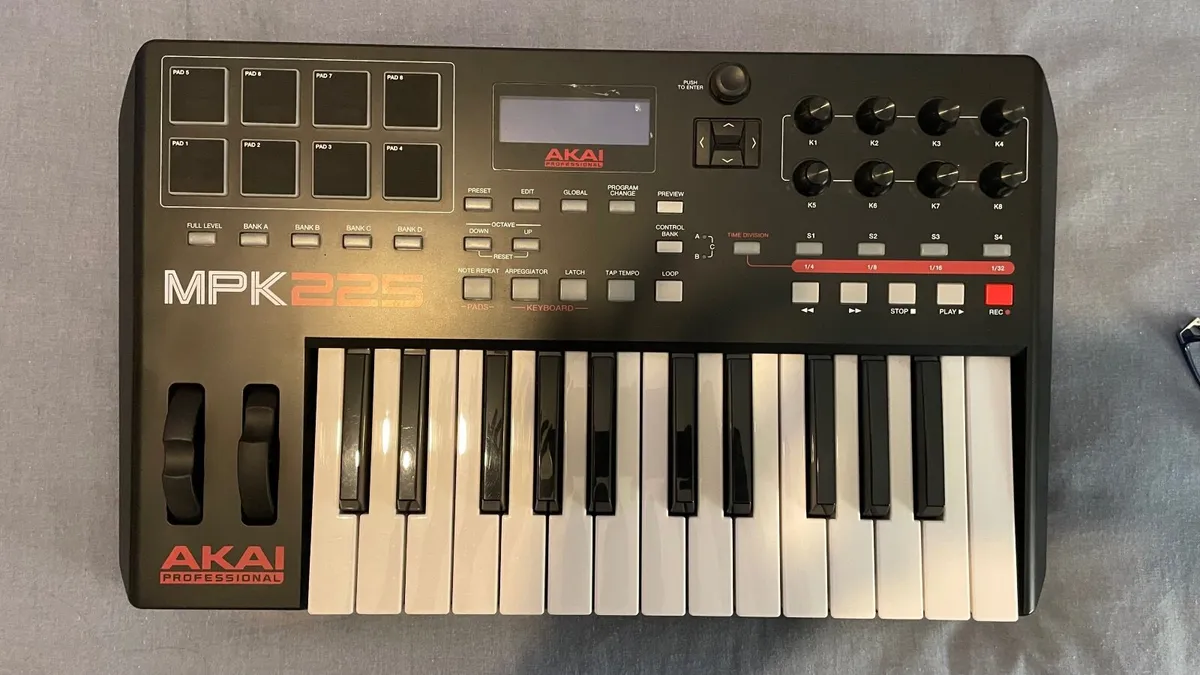AKAI PROFESSIONAL MPK 225 - Image 1
