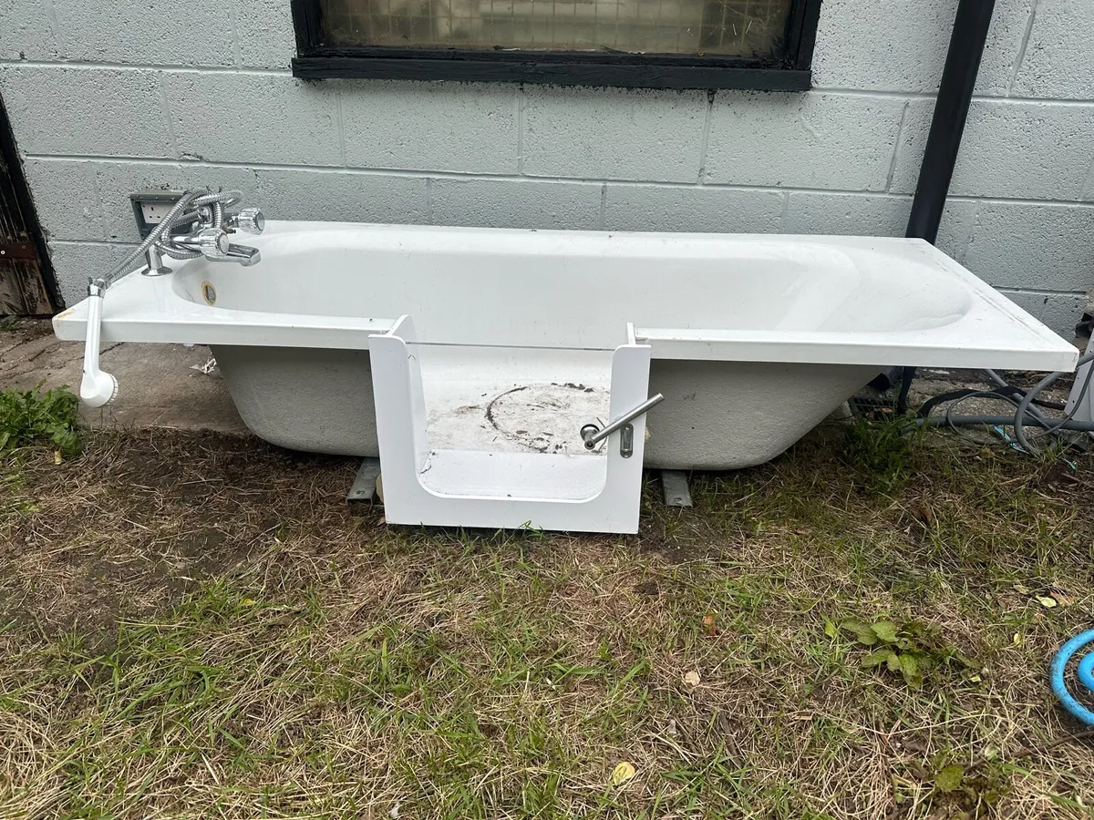 Side access bath - Image 2