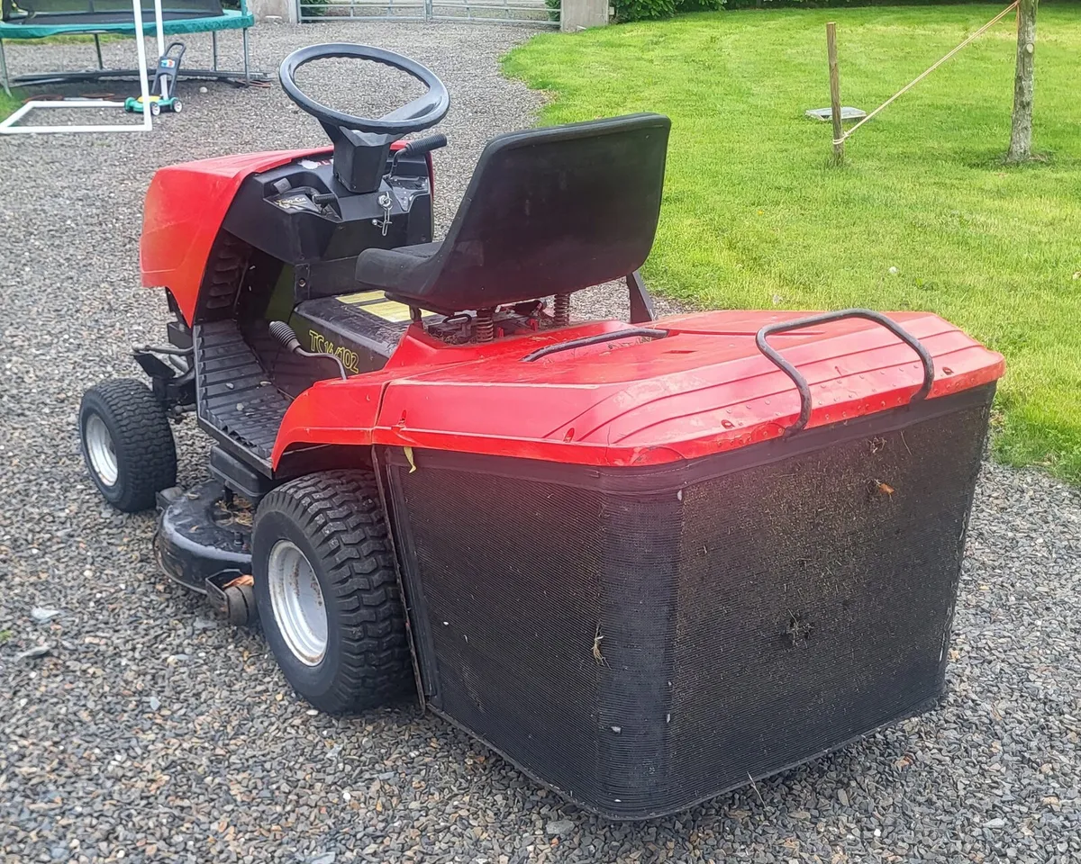 Castlegarden tc14/102 ride on lawnmower - Image 2