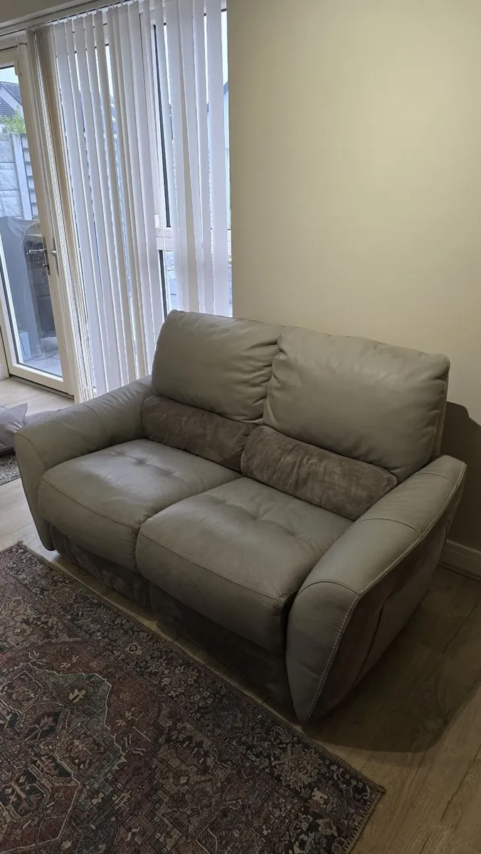 Couch - FREE TO TAKE - Image 2