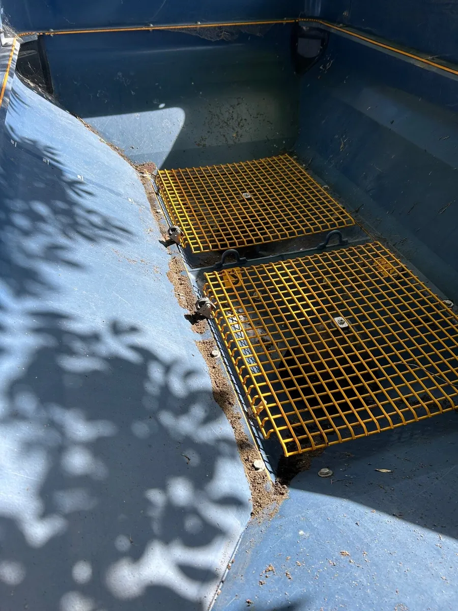 Fertiliser Spreader - Image 3