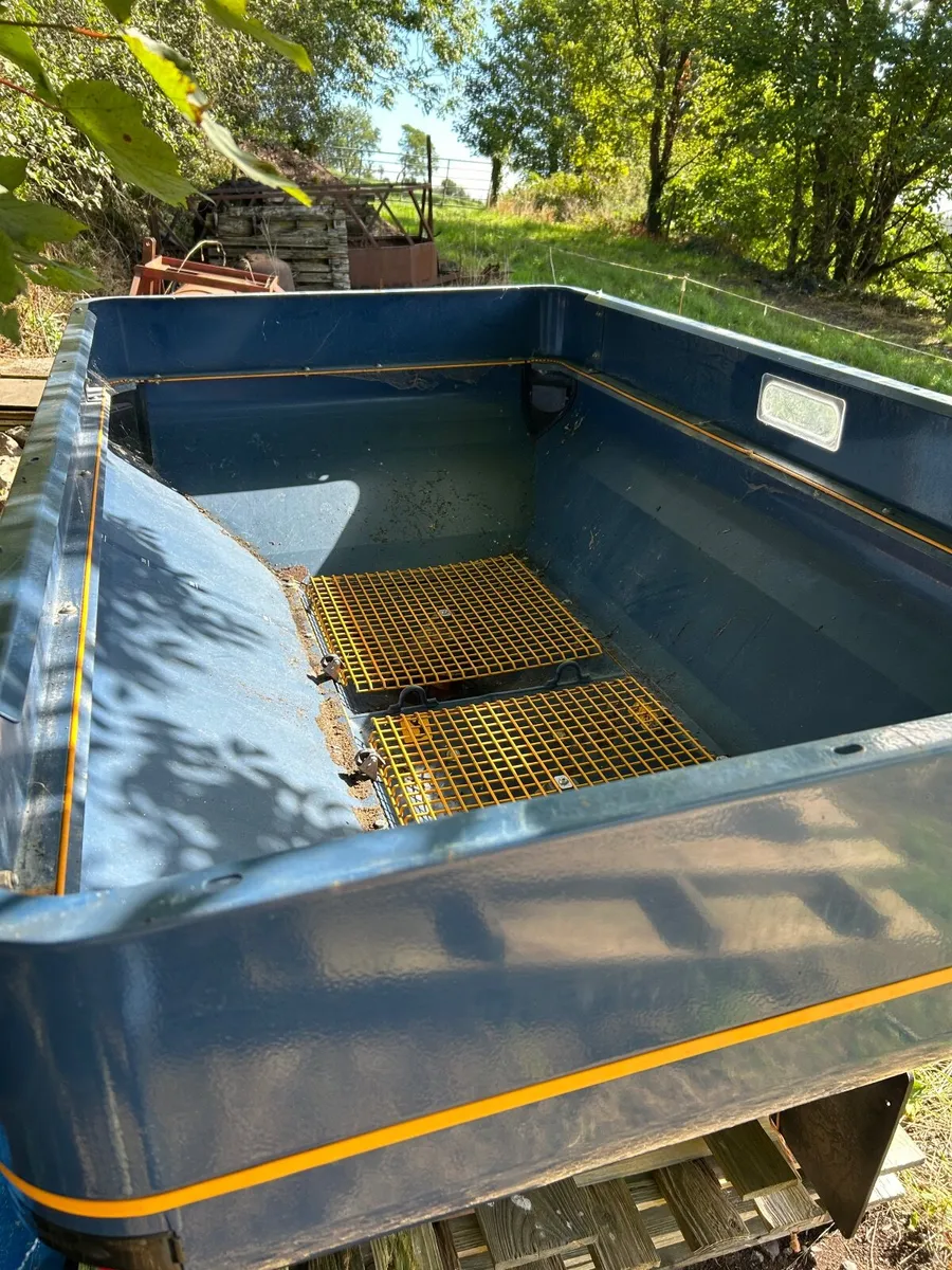 Fertiliser Spreader - Image 4