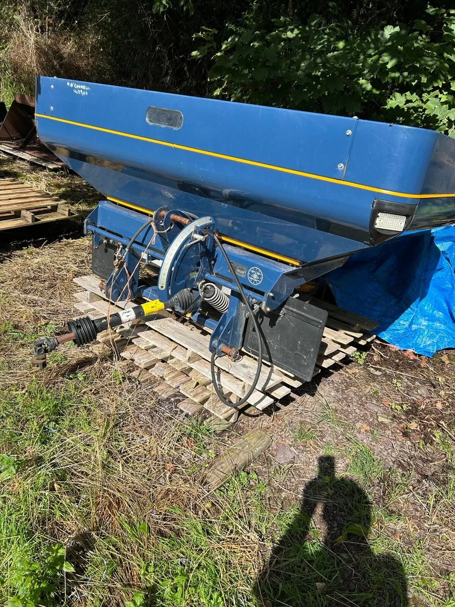 Fertiliser Spreader - Image 1