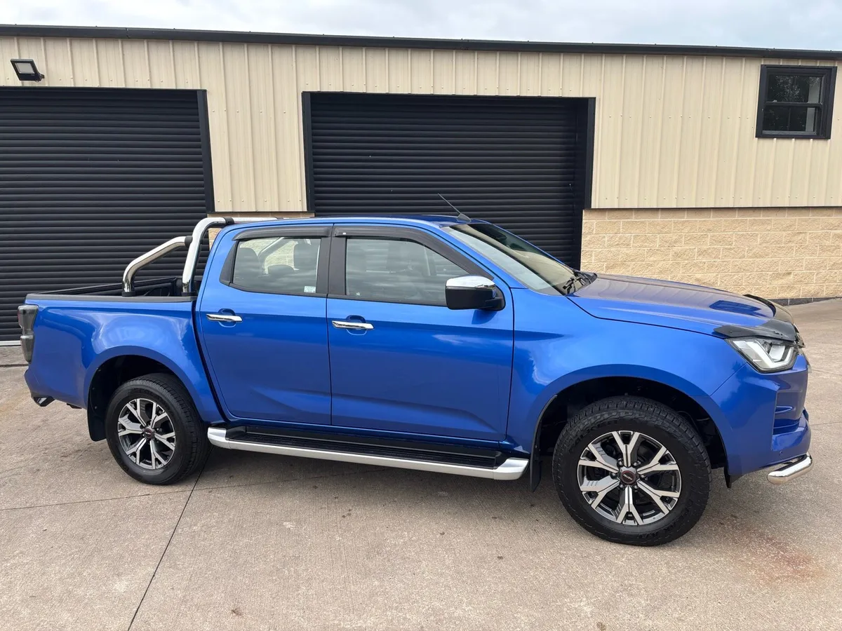2023 ISUZU D-MAX DL40 AUTO - Image 3