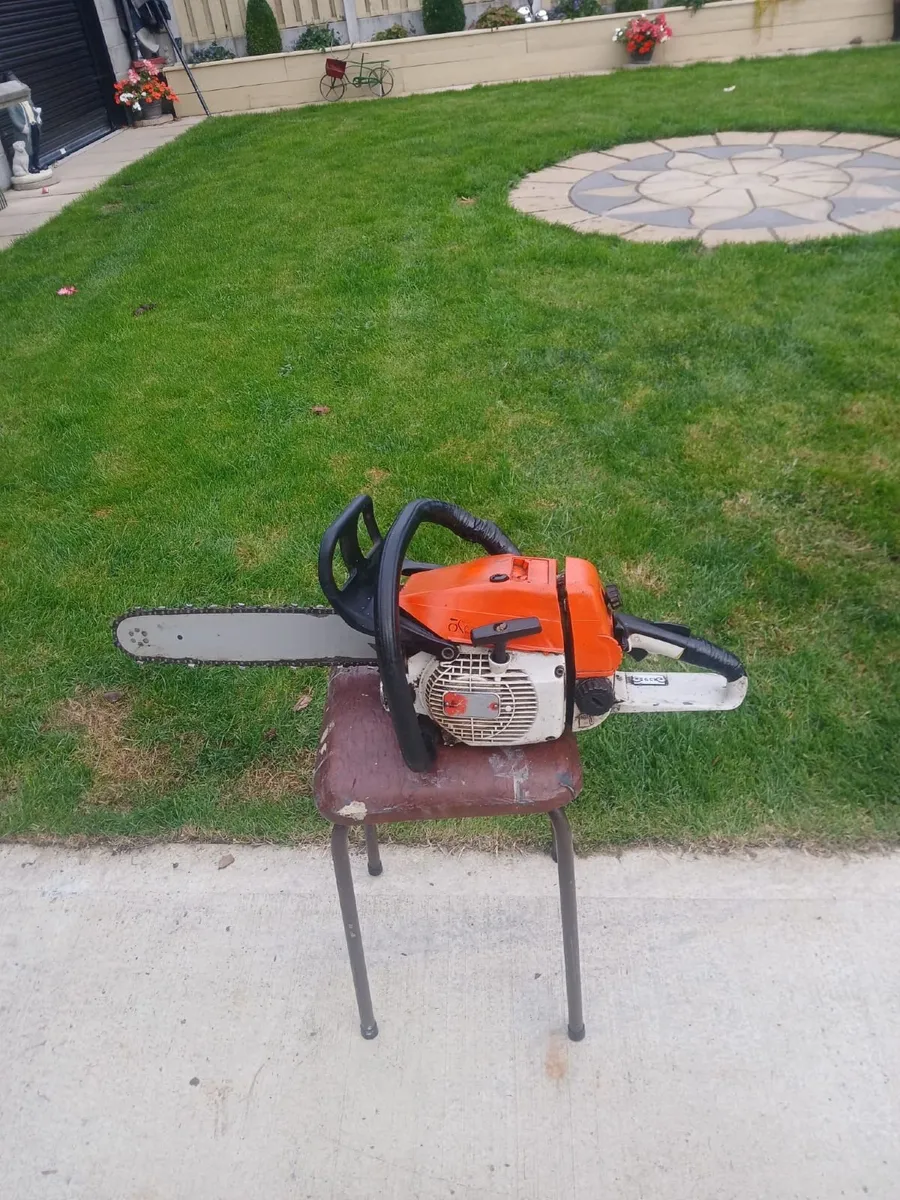 Chain saw - Image 1