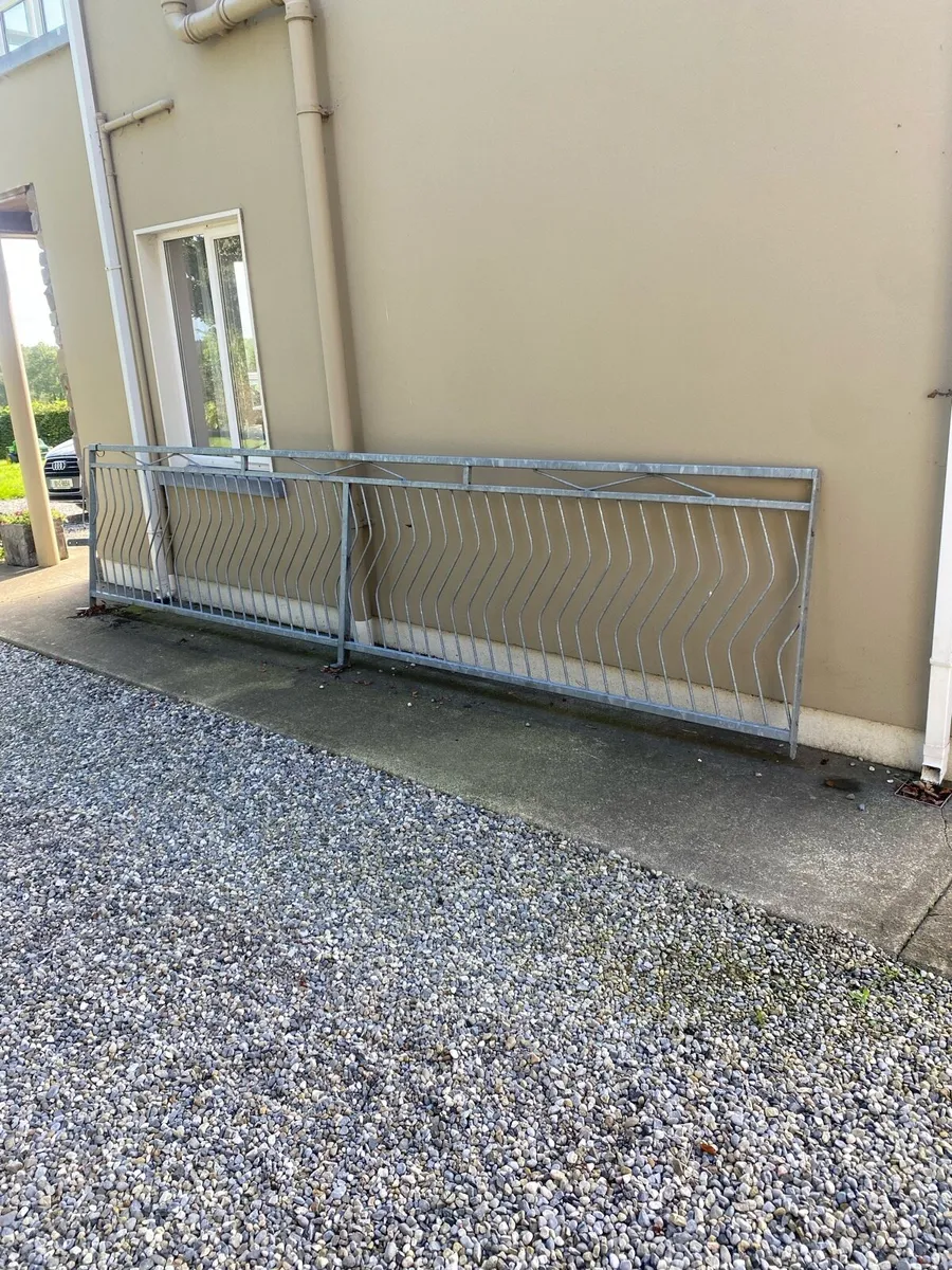 Railing - Image 1