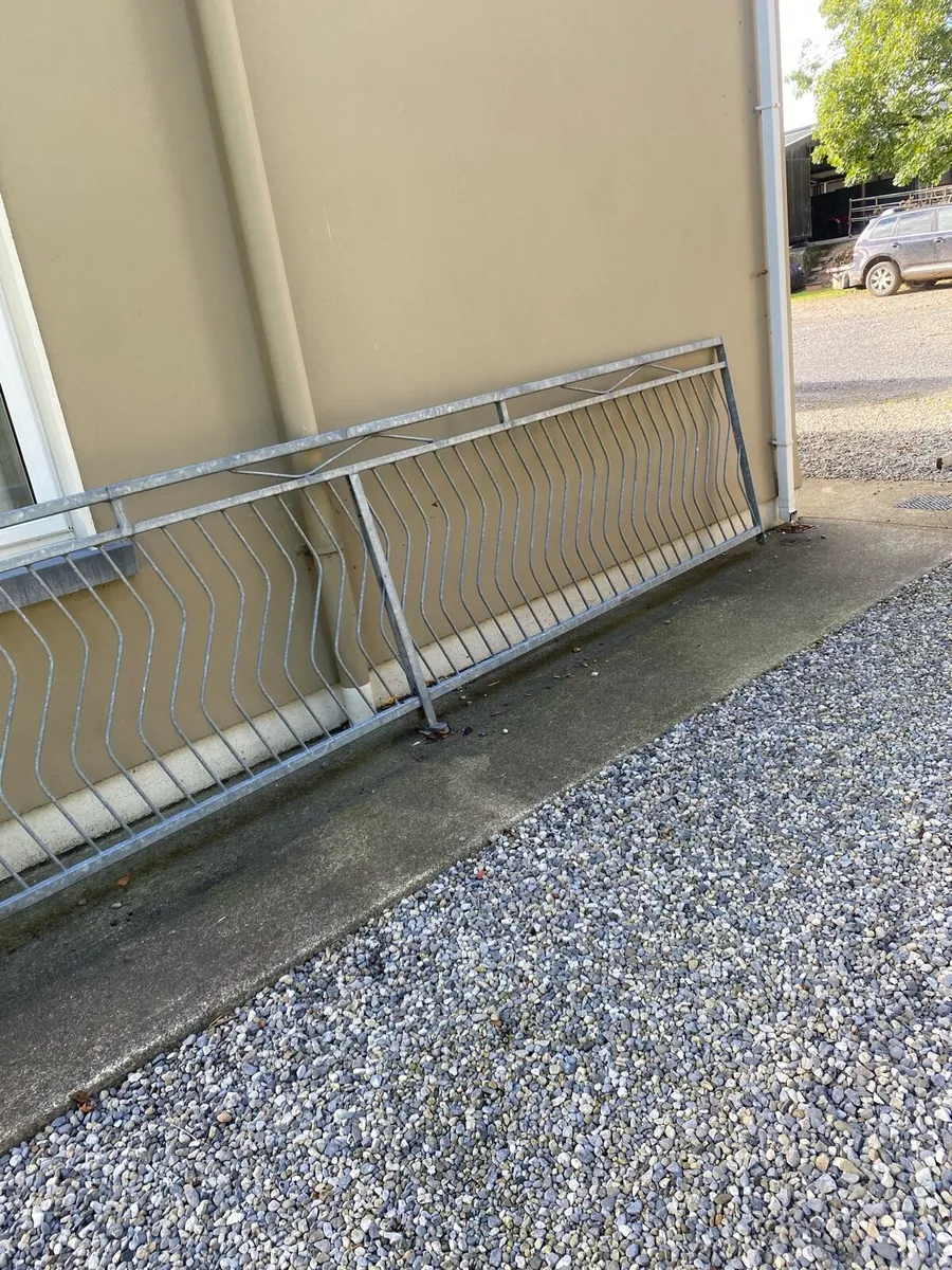 Railing - Image 2
