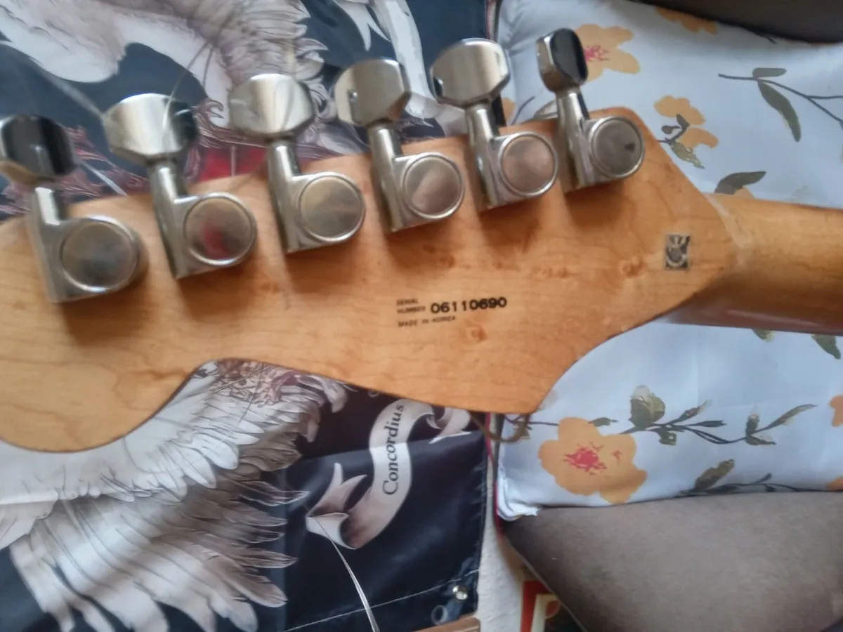 fender Stratocaster with flight case - Image 4
