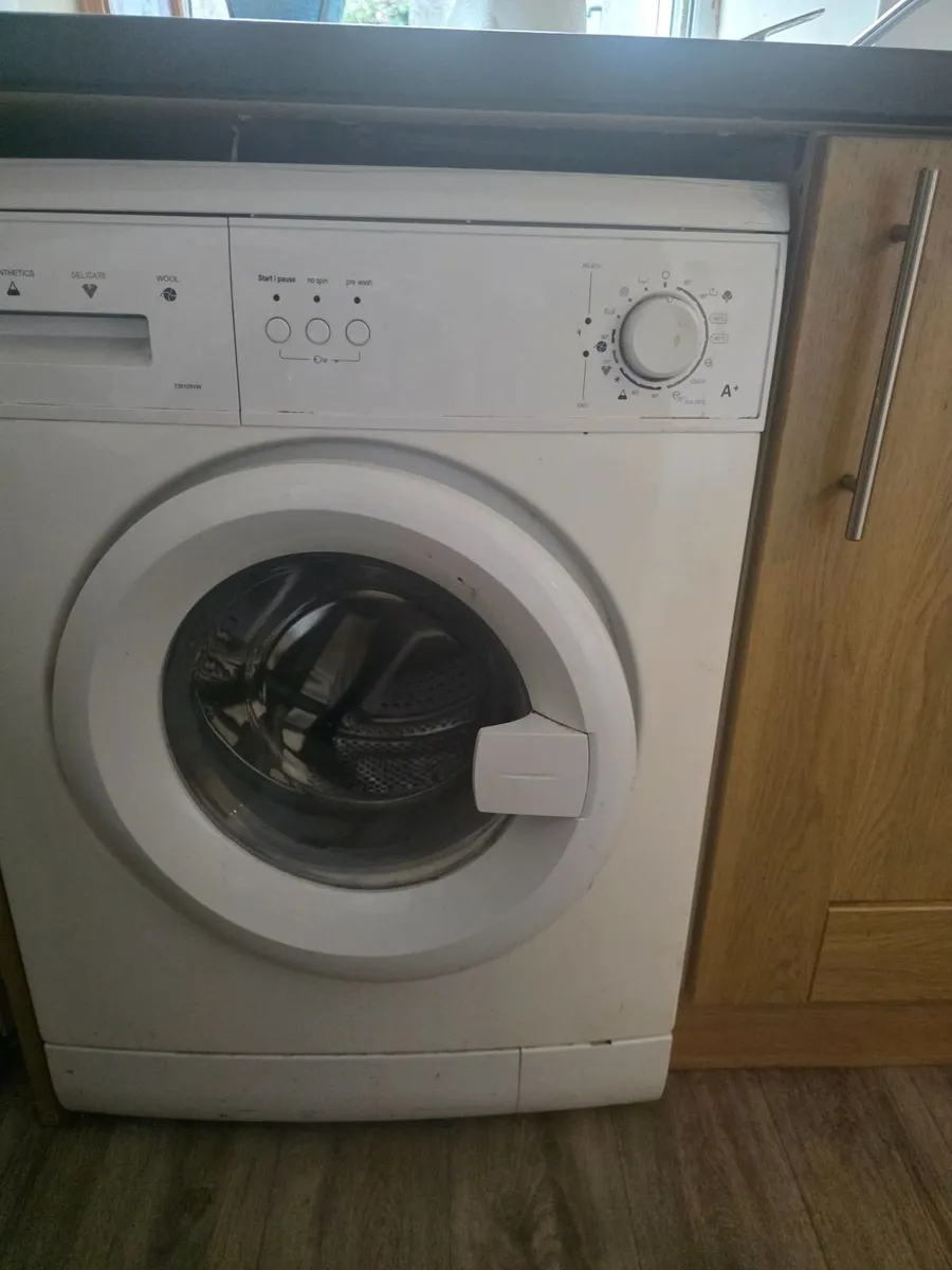 Fridgefreezer, washing machine , cooker - Image 2