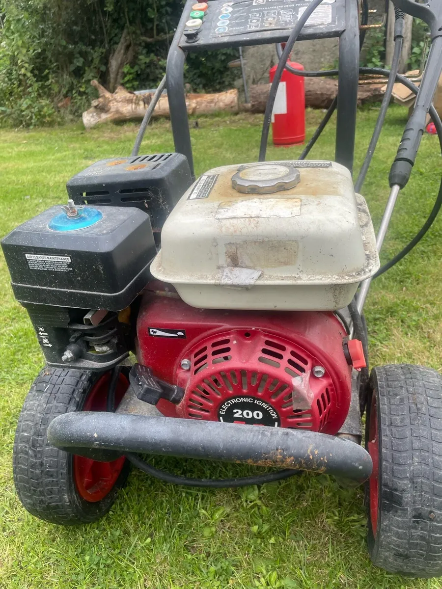 Petrol power washer - Image 1