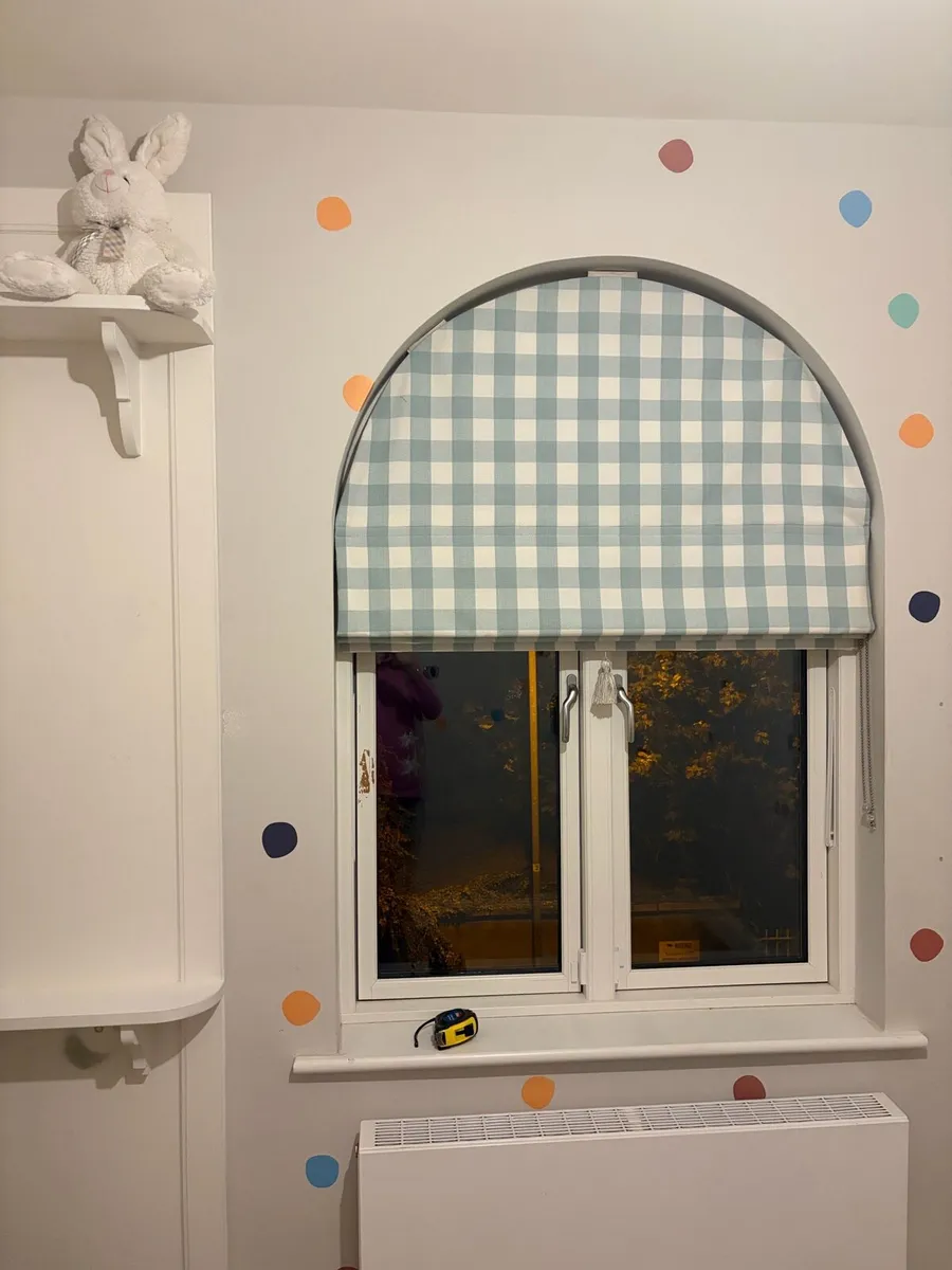 Bespoke Arched Roman Blind - Image 1