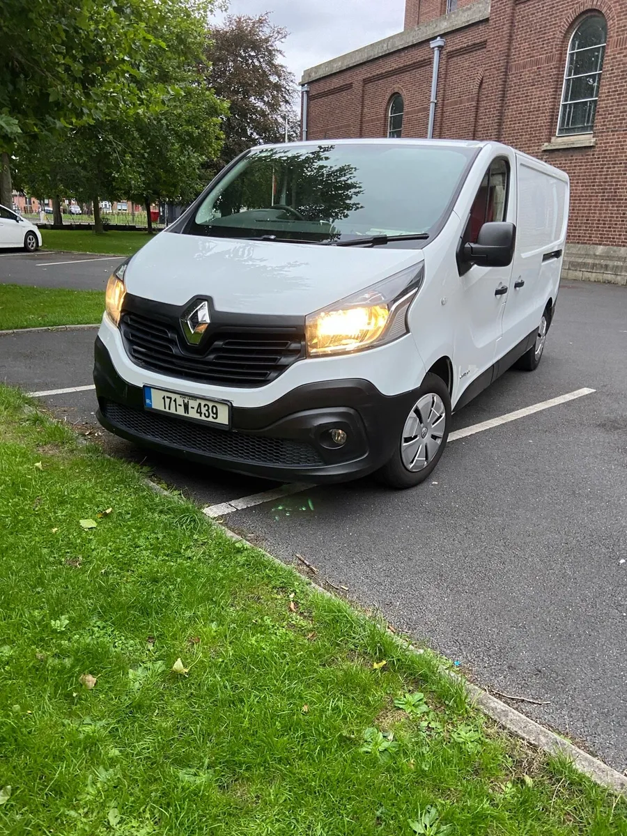 Campervan Renult traffic 2017 - Image 1