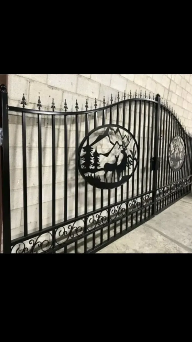New entrance gates - Image 1