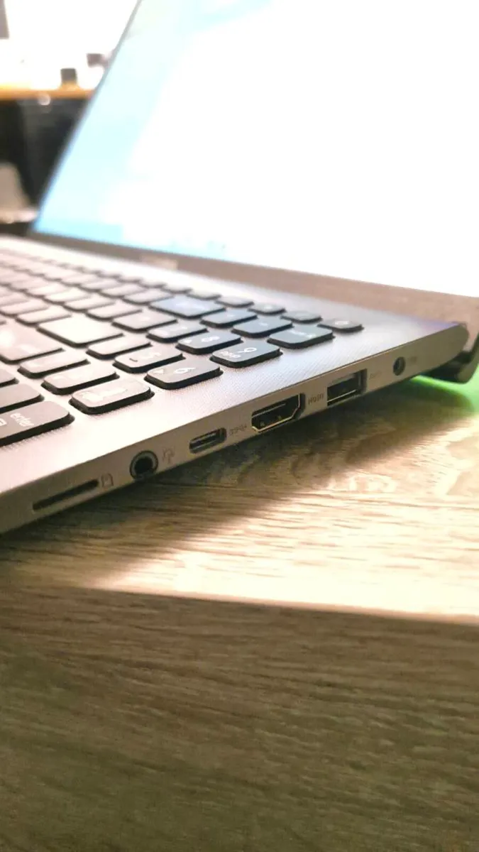 Asus Vivobook 15 / 12gb / Ryzen 5 - Image 4