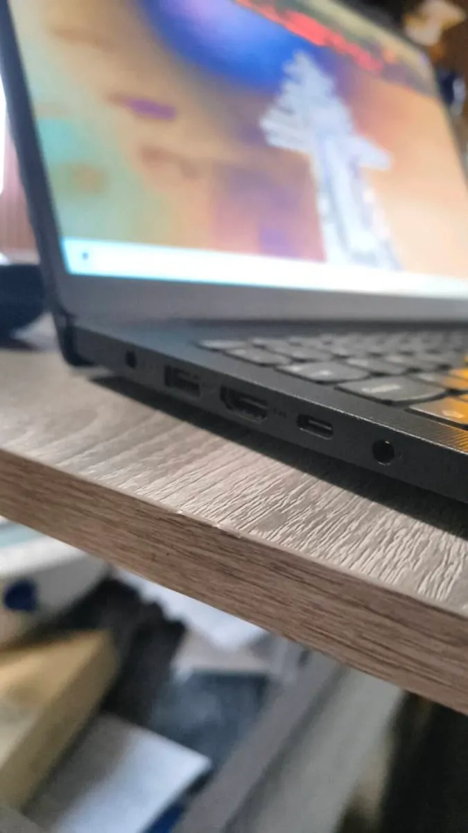 Lenovo v15 / 16gb / Ryzen 5 7520u - Image 4
