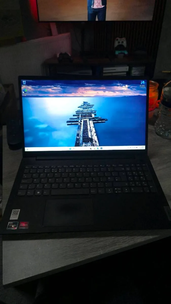 Lenovo v15 / 16gb / Ryzen 5 7520u - Image 1