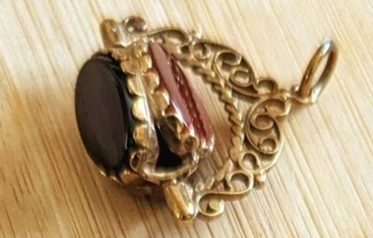 Victorian 3 stone spinner - Image 1