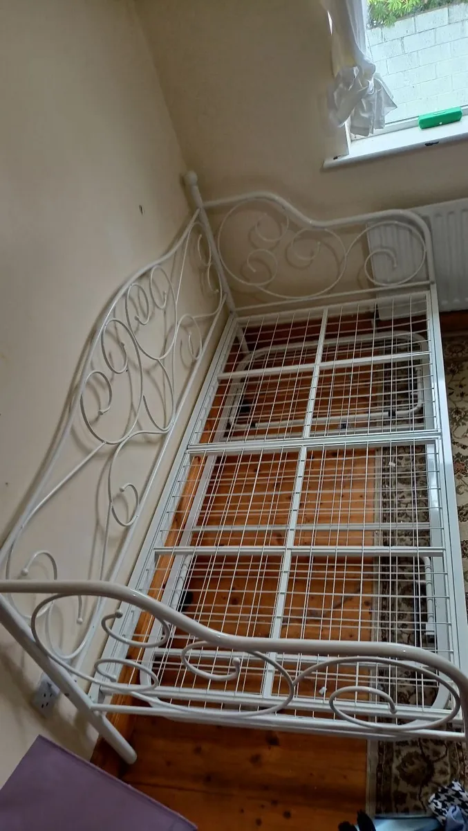 Day Bed with trundle - Good Condition - Image 2