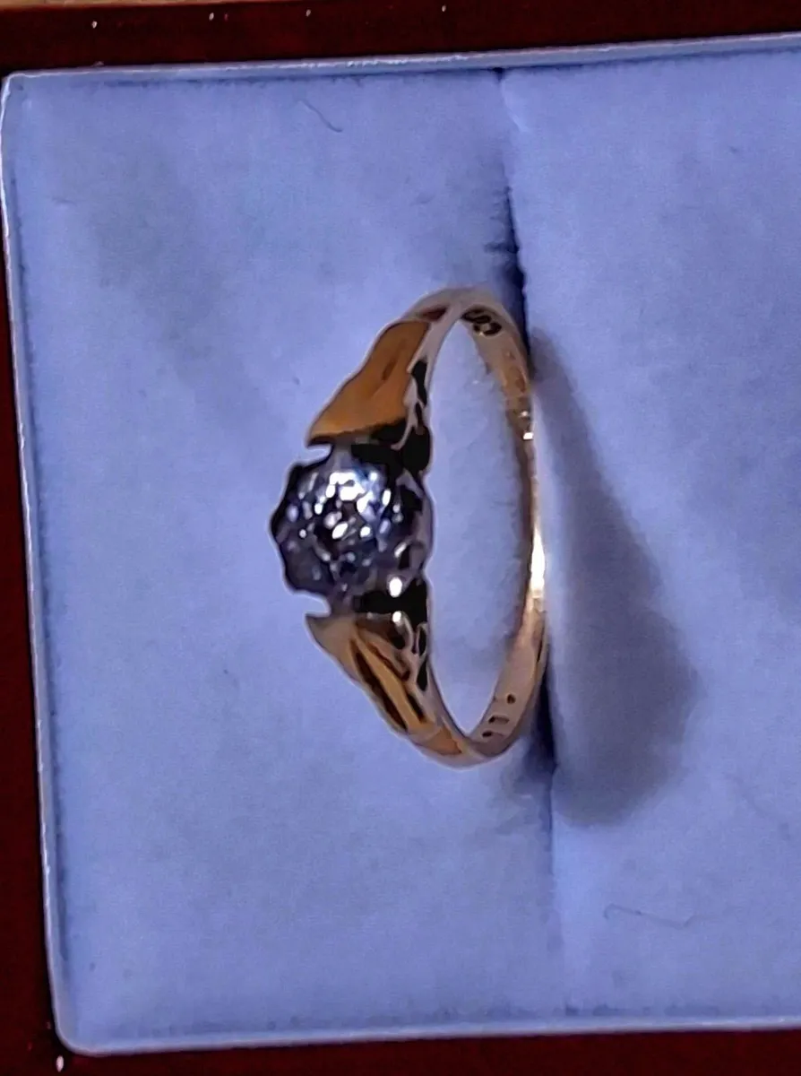 Exquisite Vintage 18K Gold Genuine Diamond Cluster - Image 3