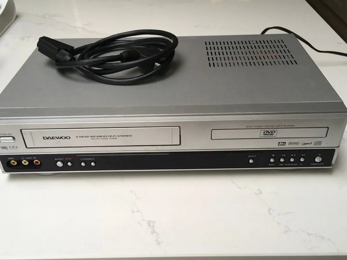 Daewoo VCR DVD Combo - Image 1