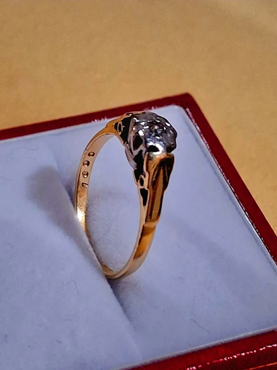 Exquisite Vintage 18K Gold Genuine Diamond Cluster - Image 1
