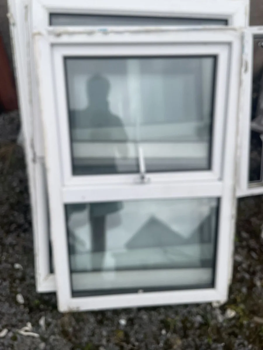 6 White uPVC Sash Windows (Double Glazed) – Great - Image 1