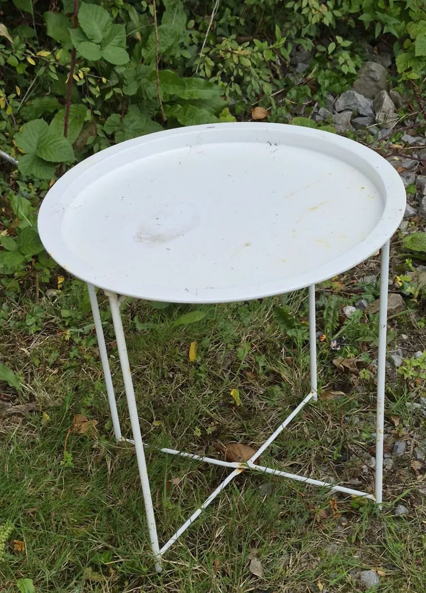 ​Small White Metal Outdoor Table / Plant Stand