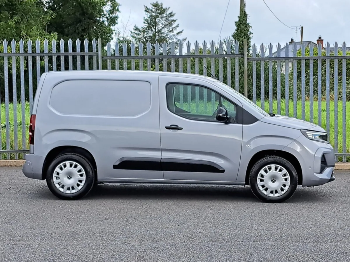 Opel Combo SPORTIVE 1.5TD 100BHP L1H1 **TOP SPEC*5 - Image 4