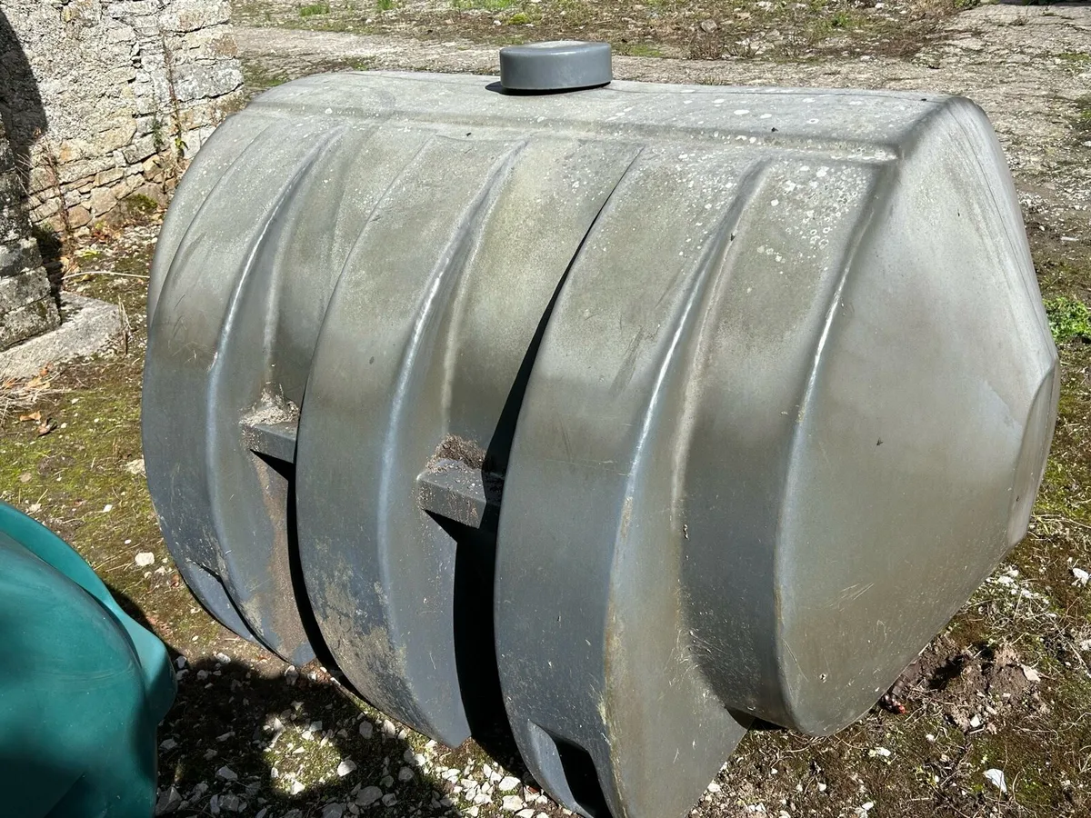 2 OIL TANKS - Image 1