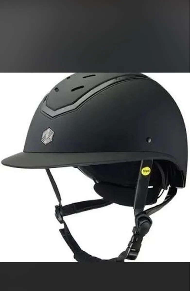 Horse riding Charles Owen helmet 💕