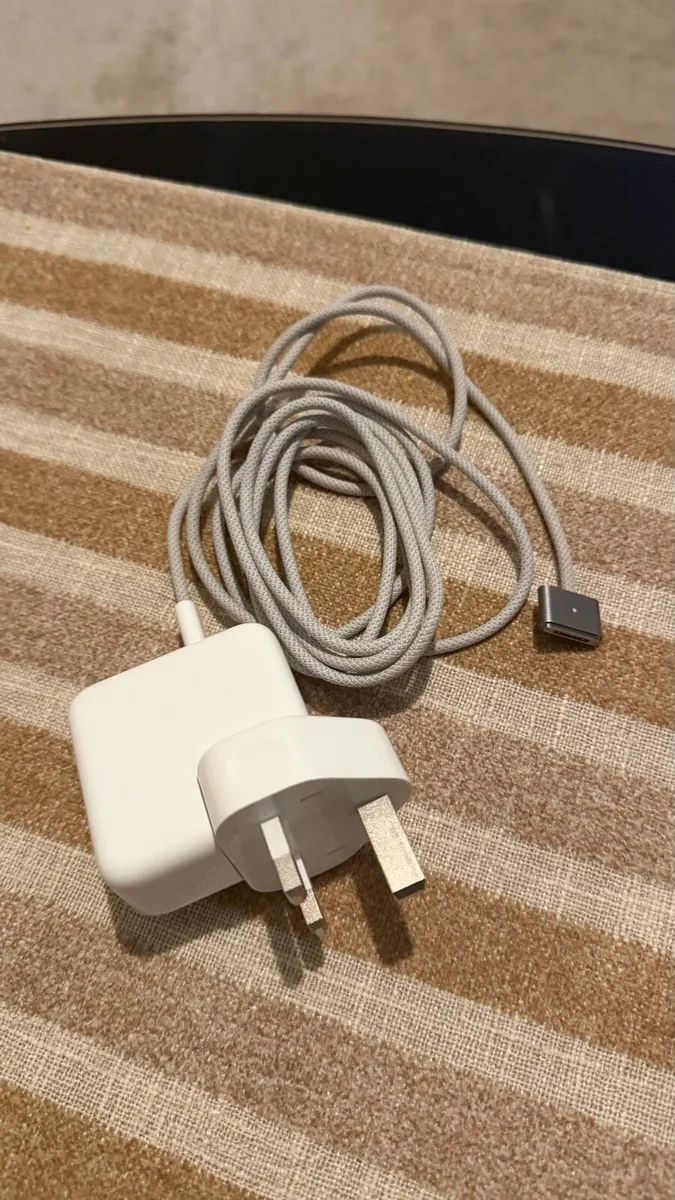 Apple 30W USB-C Power Adapter + Braided Cable - Image 2
