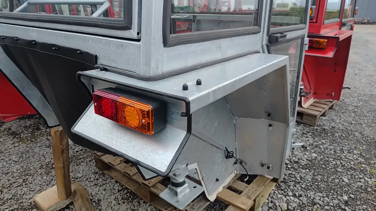 New cab mf  35 135 - Image 4