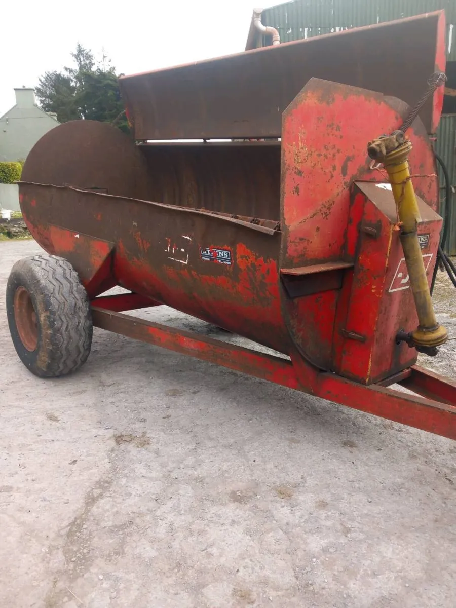 Manure spreader - Image 1