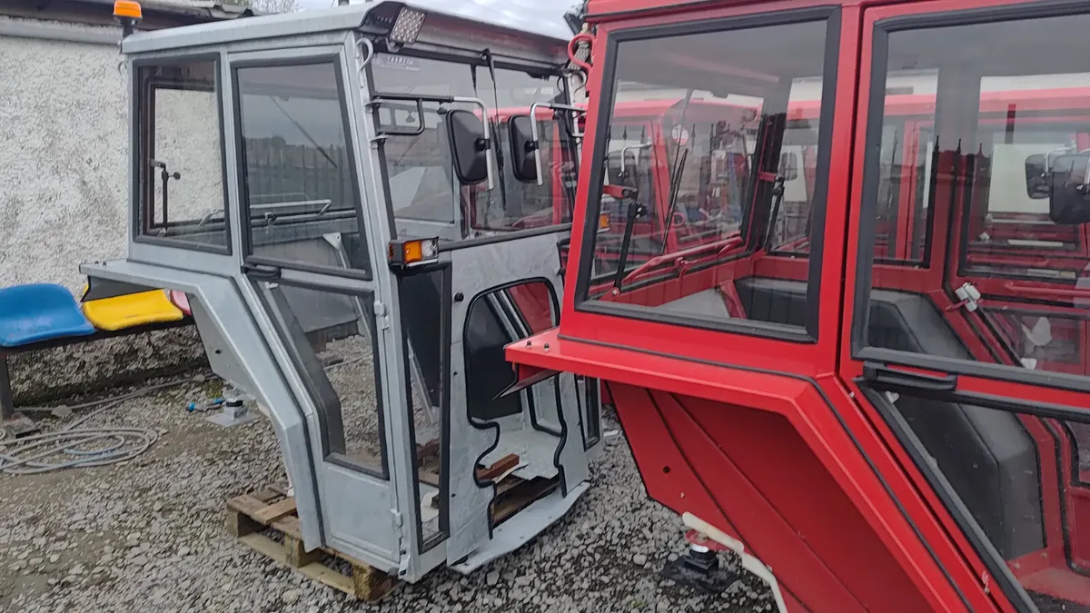 New cab mf  35 135 - Image 1