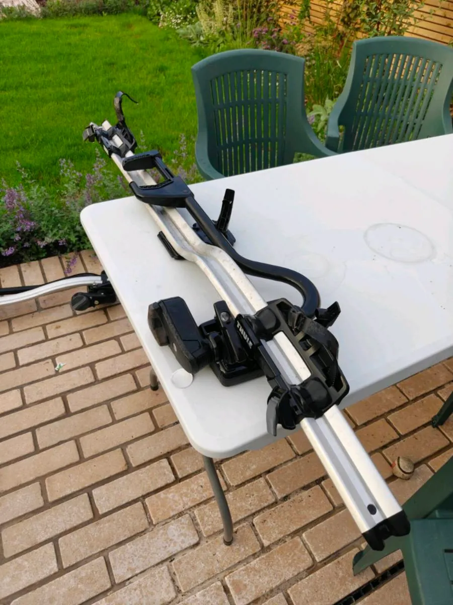 Thule roof bike carrier - Image 1