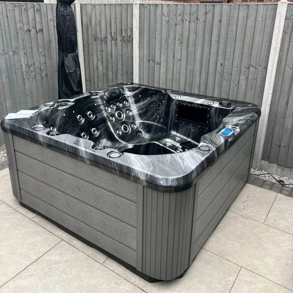 Free Shipping - New Vela Spa 6 Person Hot Tub - Image 3