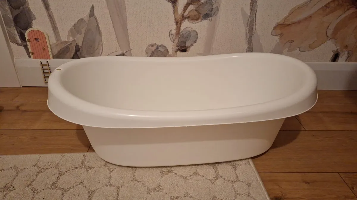 White IKEA bathtub - Image 1