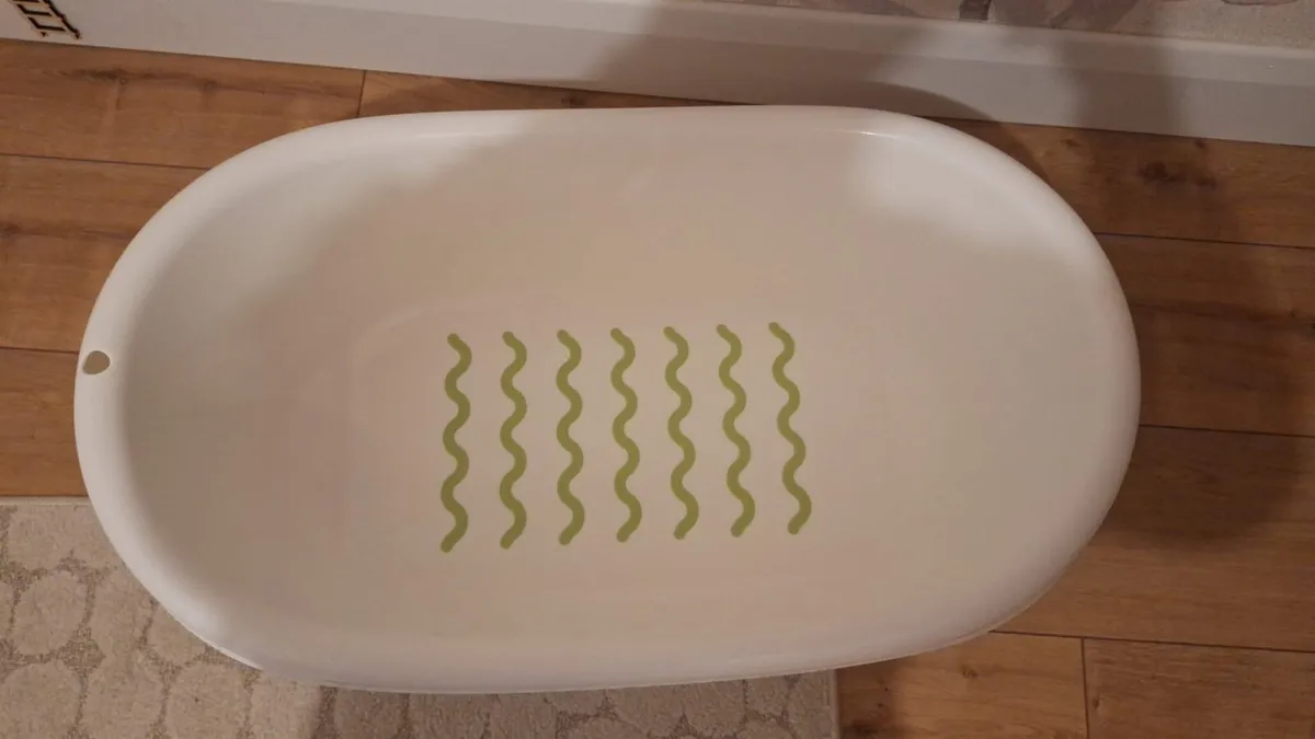 White IKEA bathtub - Image 2