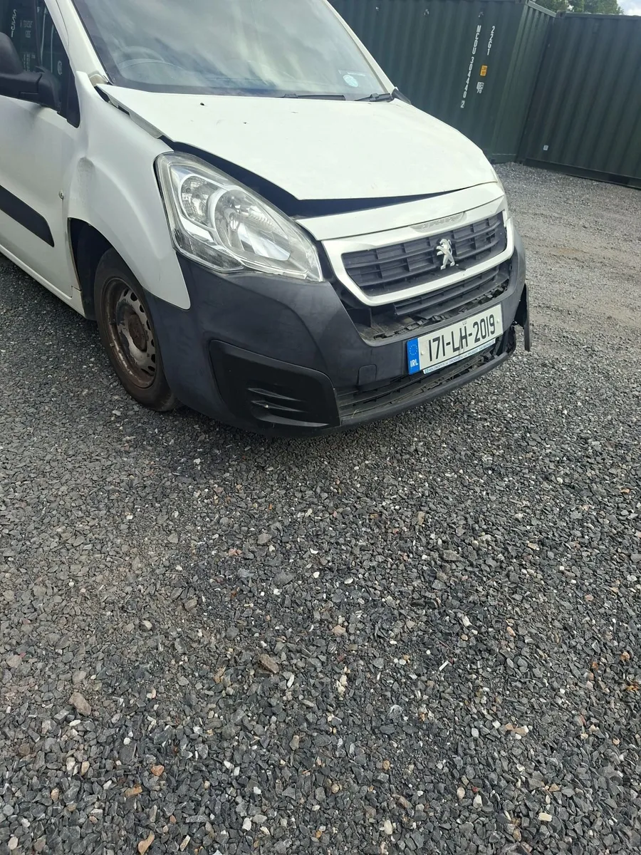 Peugeot partner 2017 starting and driving - Image 4