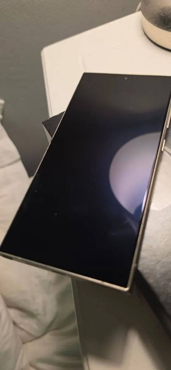 Samsung phone - Image 1