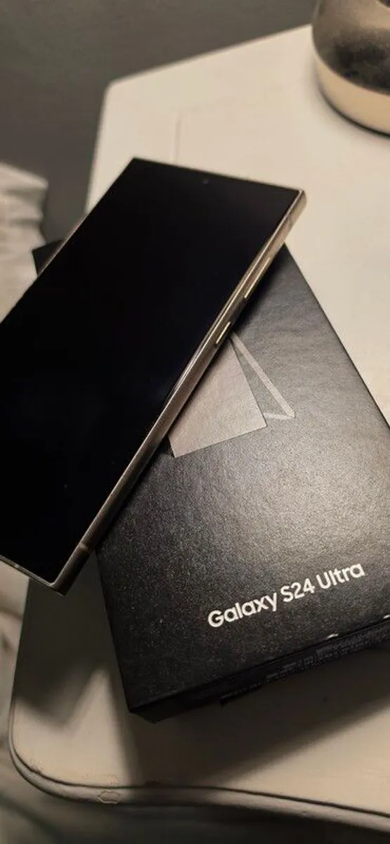 Samsung phone - Image 3