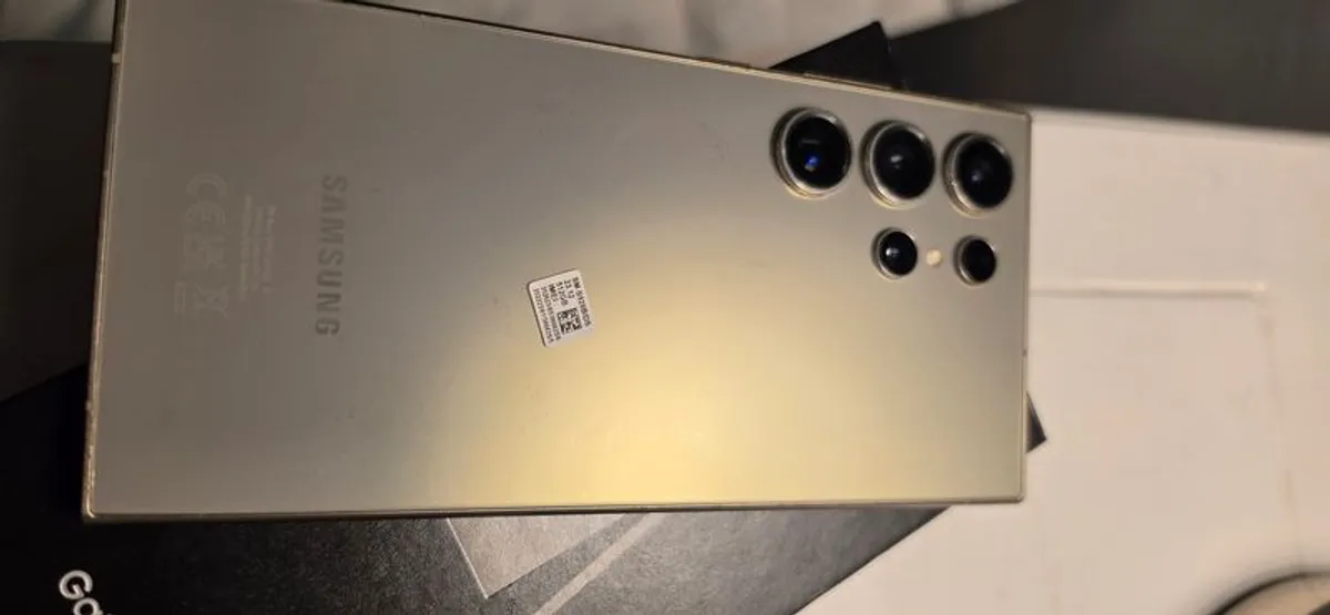 Samsung phone - Image 4