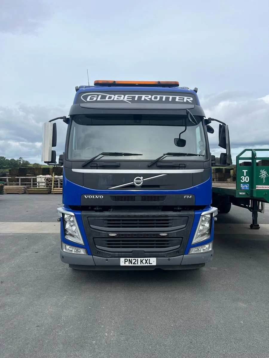 Volvo FM 8x4 Tridem Curtainside - Image 2