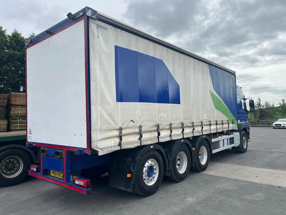 Volvo FM 8x4 Tridem Curtainside - Image 3