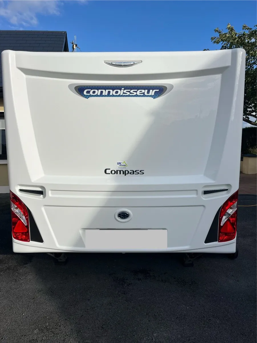 2021 Compass Connoisseur 868 - Image 4