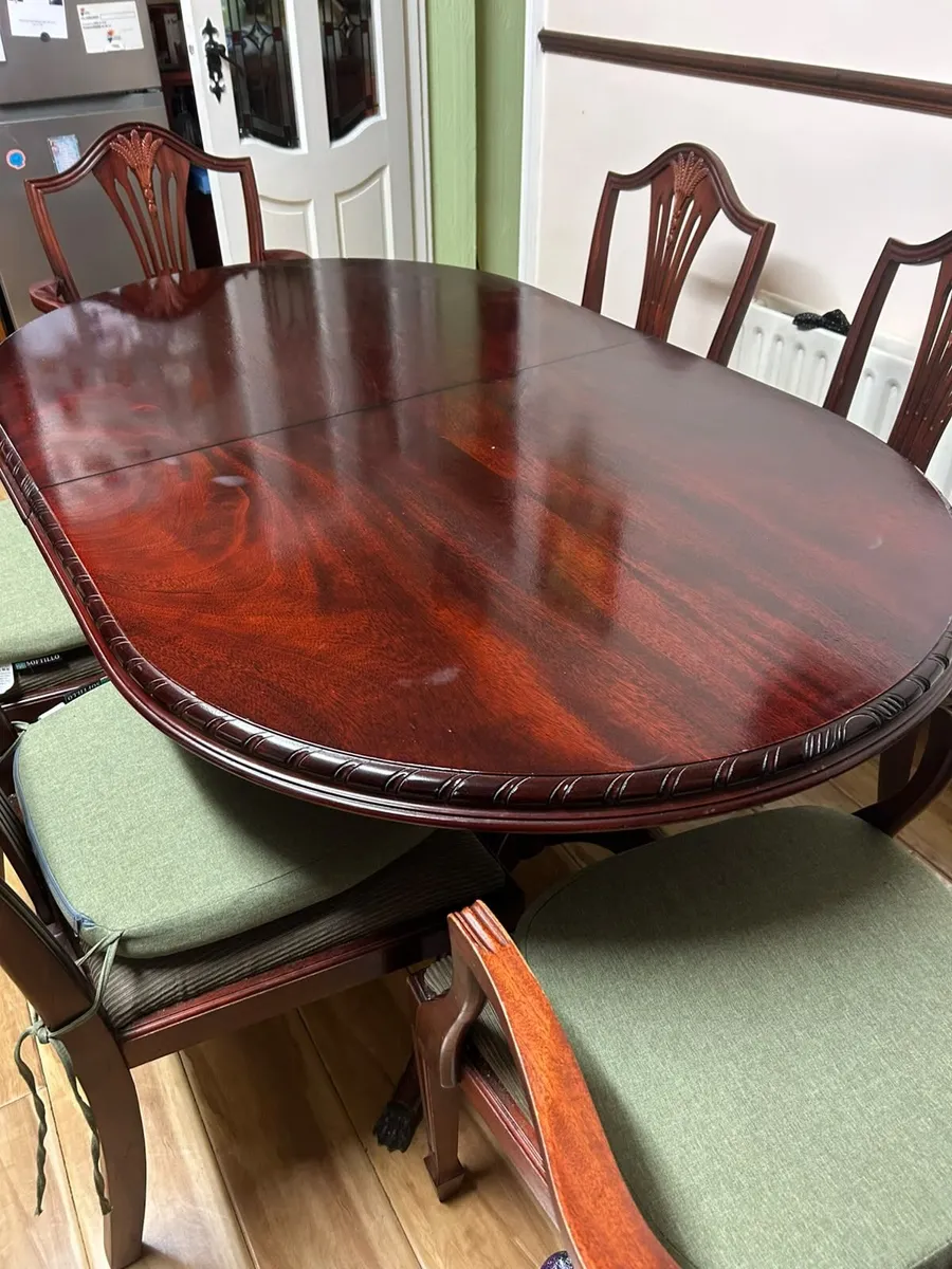 Table and 6 chairs - Image 2