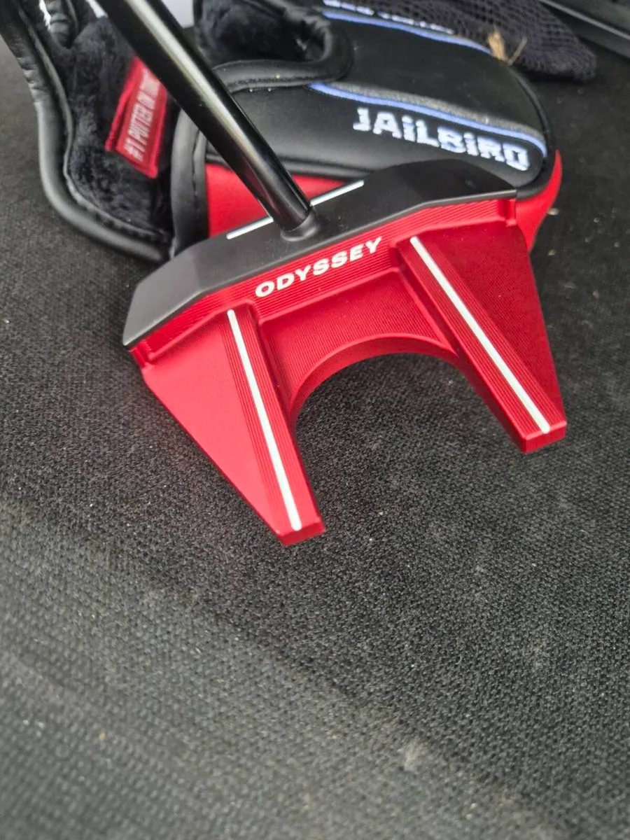 Odyssey Ai-One Tri-Hot Jailbird Putter - Image 1